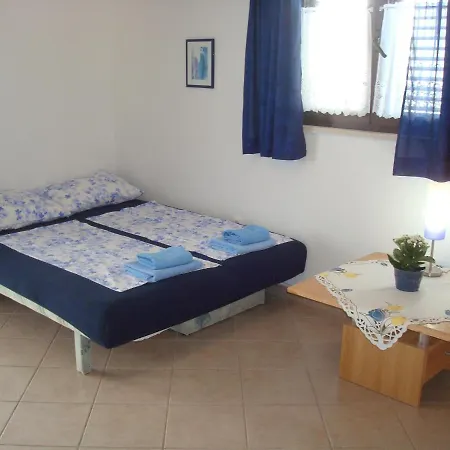 Apartamento Studio Renata With Nice Terrace, Bbq And Free Parking Trogir