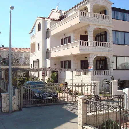 Studio Renata With Nice Terrace, Bbq And Free Parking Trogir