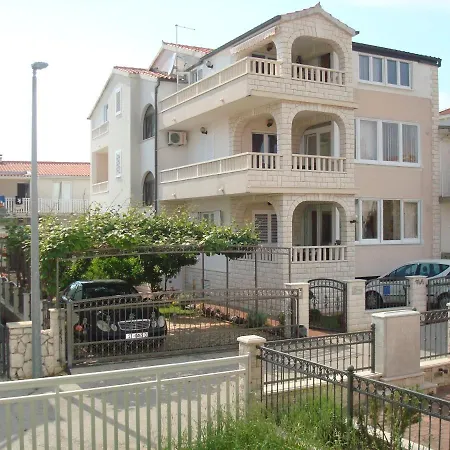 Studio Renata With Nice Terrace, Bbq And Free Parking アパート